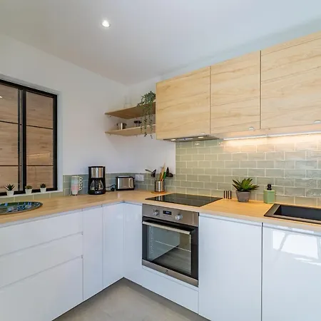 Nathaniel - Appt Terrasse 5 Min De La Apartman